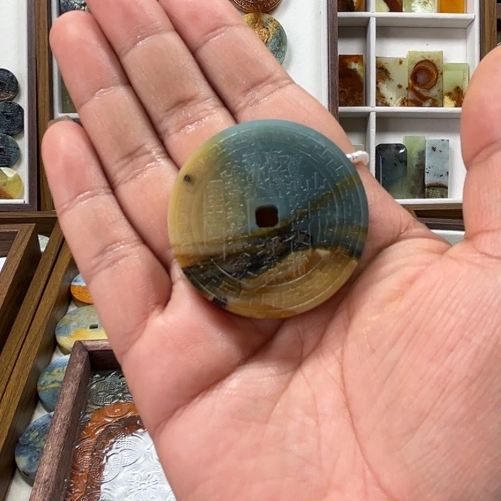 是***~蛇纹石玉未镶嵌颈饰