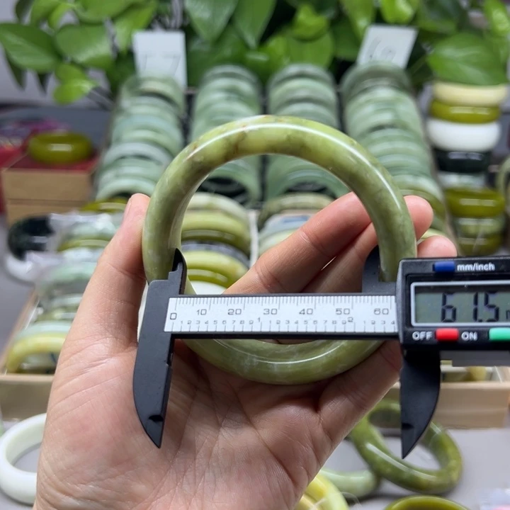 蛇纹石玉未镶嵌手镯67