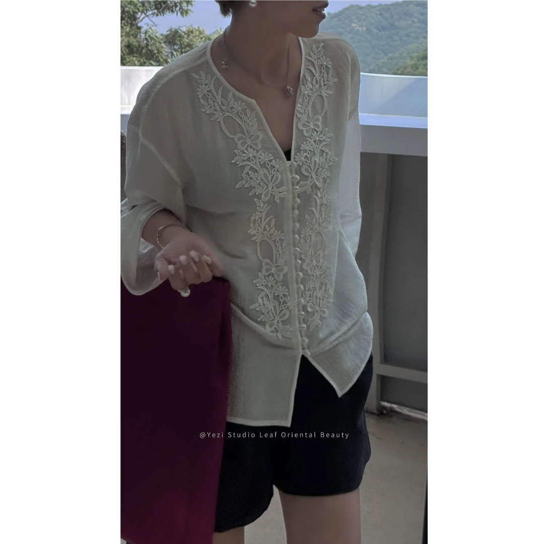 【浮光剪影】醋酸高品立体刺绣微透轻法式氛围v领衬衫25316005