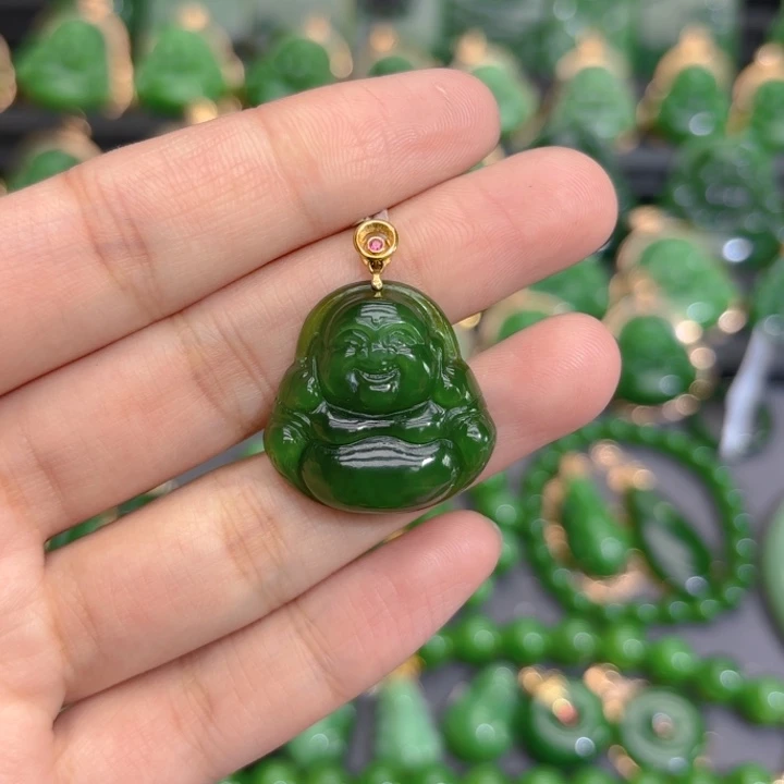 颈饰18K金镶嵌和田玉（碧玉）