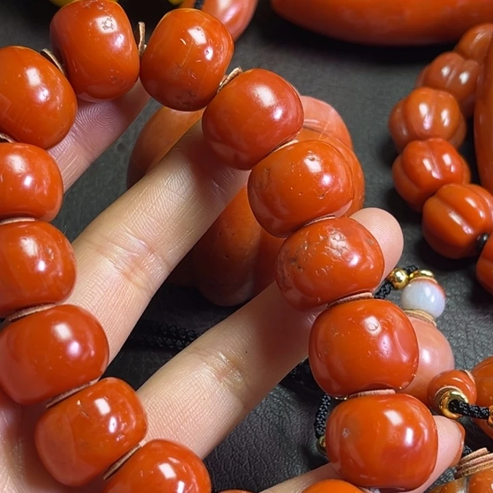 颈饰琉璃田****漆琉璃…………