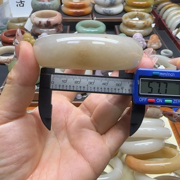 石英岩玉未镶嵌手镯