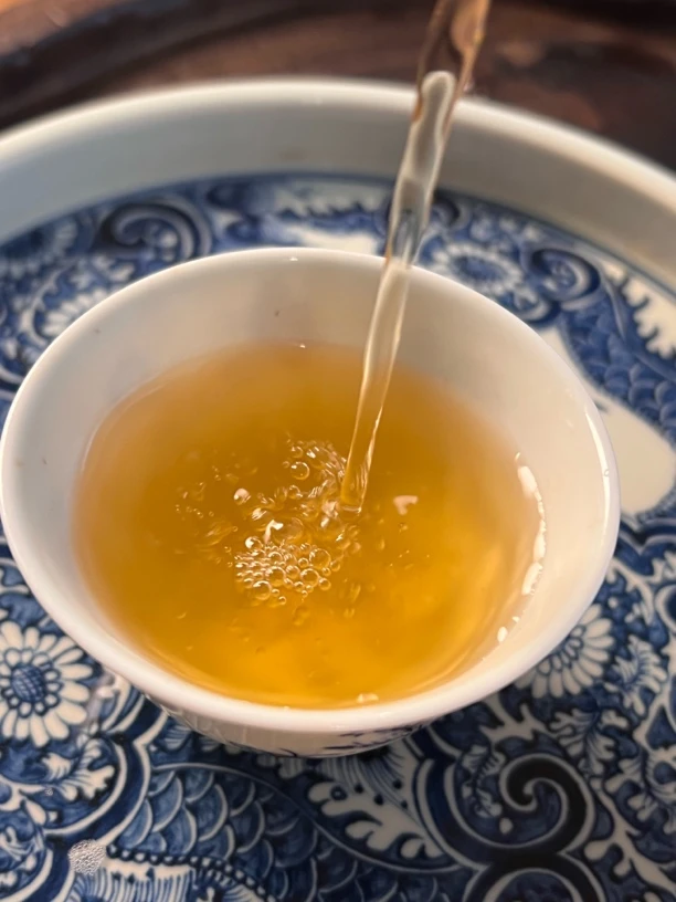 2017年头春《班章金叶竹筒茶900克左右》生普