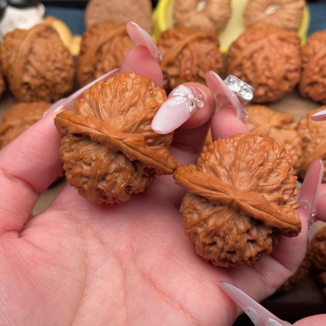 文玩核桃把件全品，毕业金麒麟43，大克重54