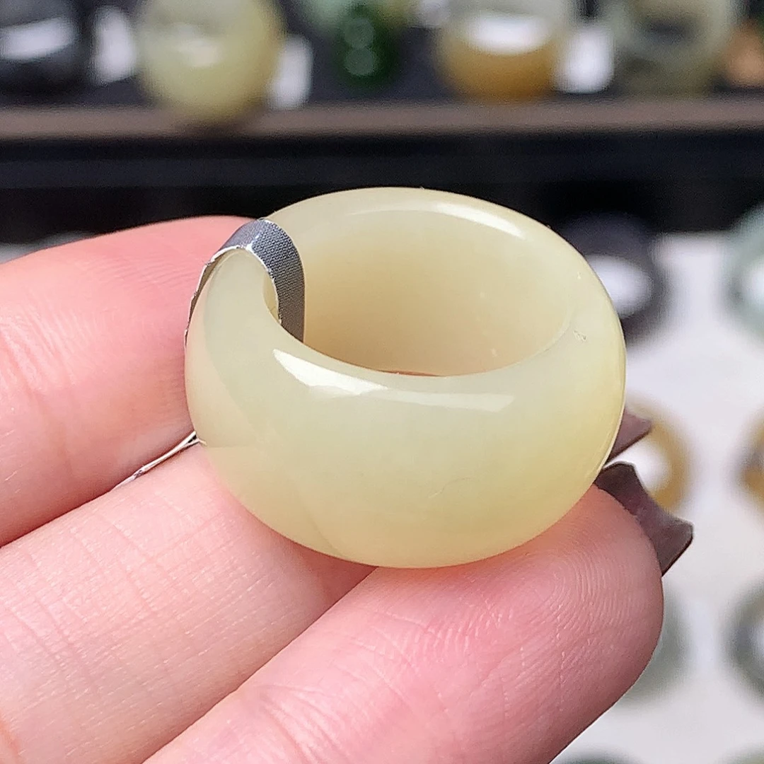 未镶嵌戒指和田玉