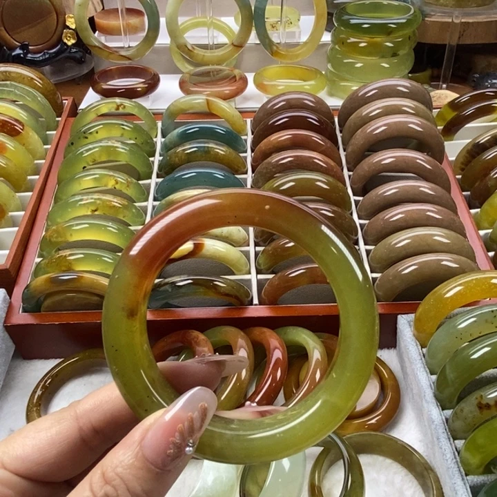 蛇纹石玉未镶嵌手镯辽阳红58
