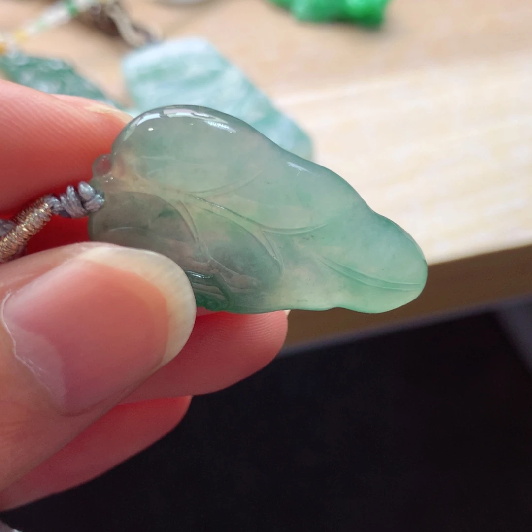 翡翠未镶嵌颈饰吊坠