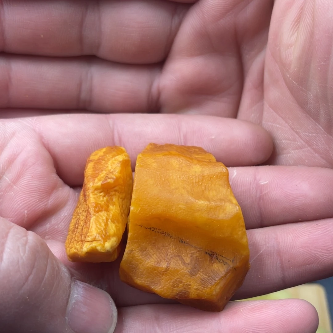 梵***影定制琥珀未镶嵌蜜蜡订制