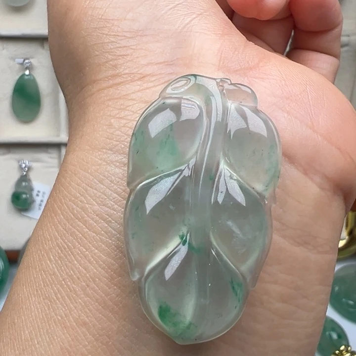 石英质玉未镶嵌颈饰