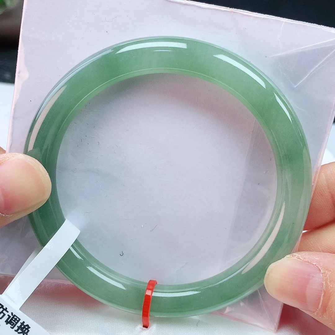 翡翠手镯未镶嵌57圈