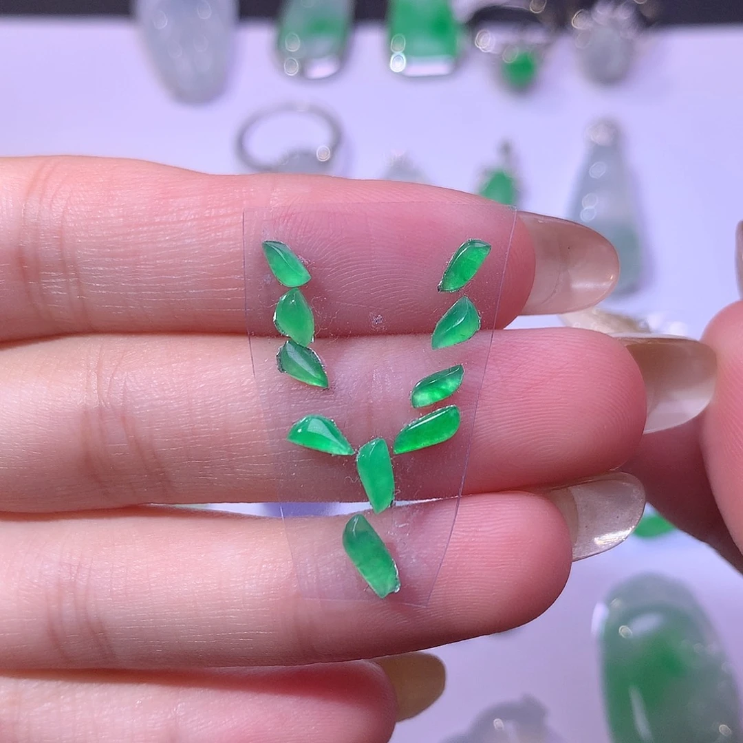 翡翠挂件未镶嵌随形一套