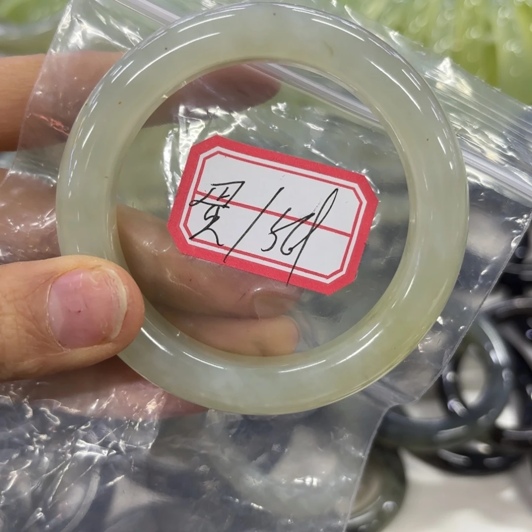 蛇纹石玉手镯未镶嵌大**.