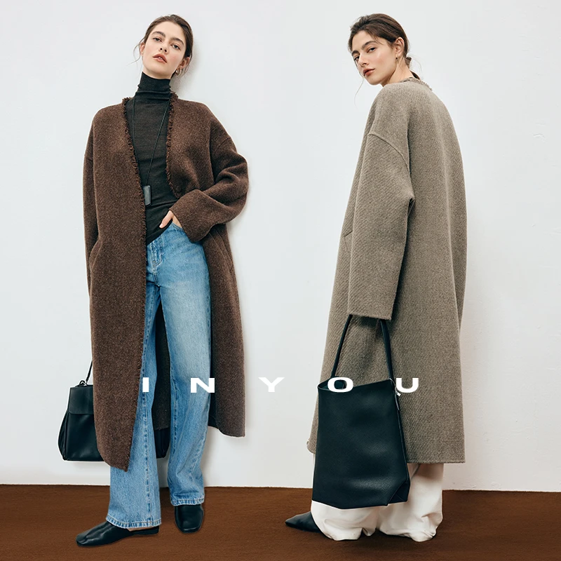 極简静奢轻盈羊驼毛无领毛边长款大衣