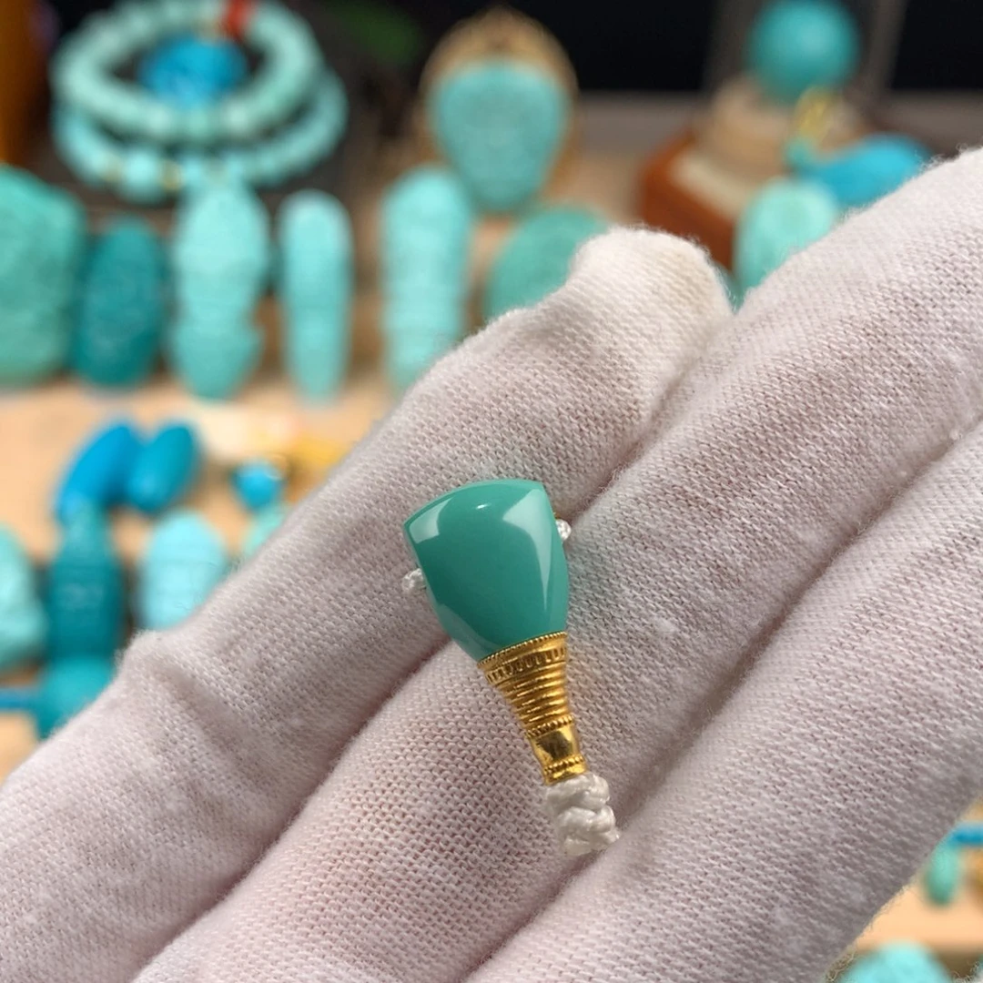 绿松石18K金镶嵌金塔三通卡9.5