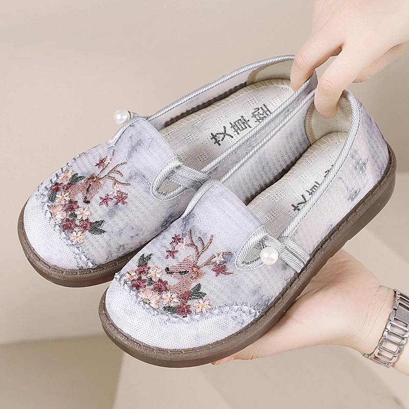 夏新款新中式绣花单鞋一脚蹬防滑妈妈中老年民族风平底老北京布鞋