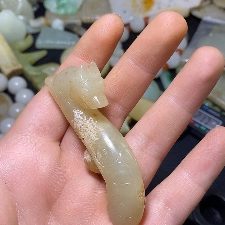 颈饰未镶嵌和田玉（糖玉）