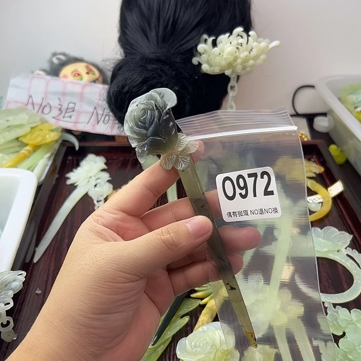 醉***识蛇纹石玉合金发饰