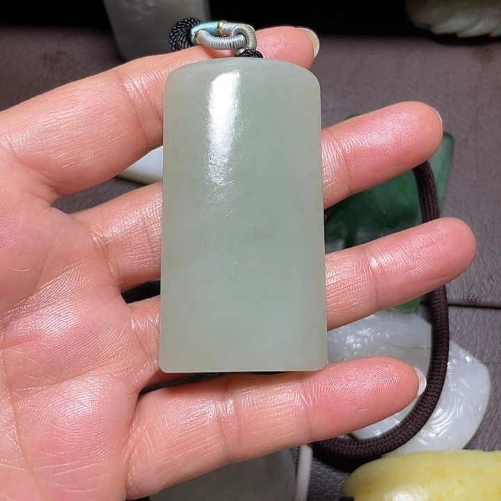 天***涯和田玉未镶嵌颈饰