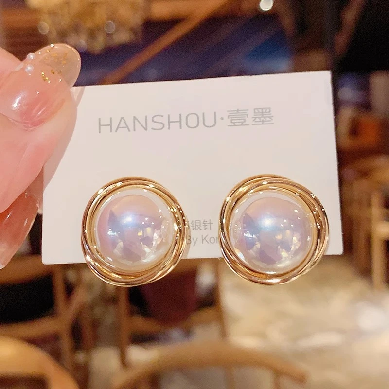 铜合金耳饰 简约复古港风珍珠耳钉女高级感耳环气质百搭个性耳饰