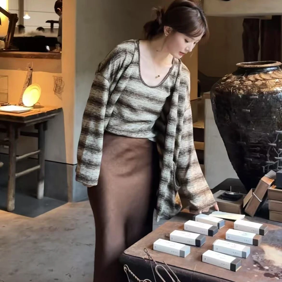 【十一】 法式复古缎面秋季高腰半身裙-鎏光-147