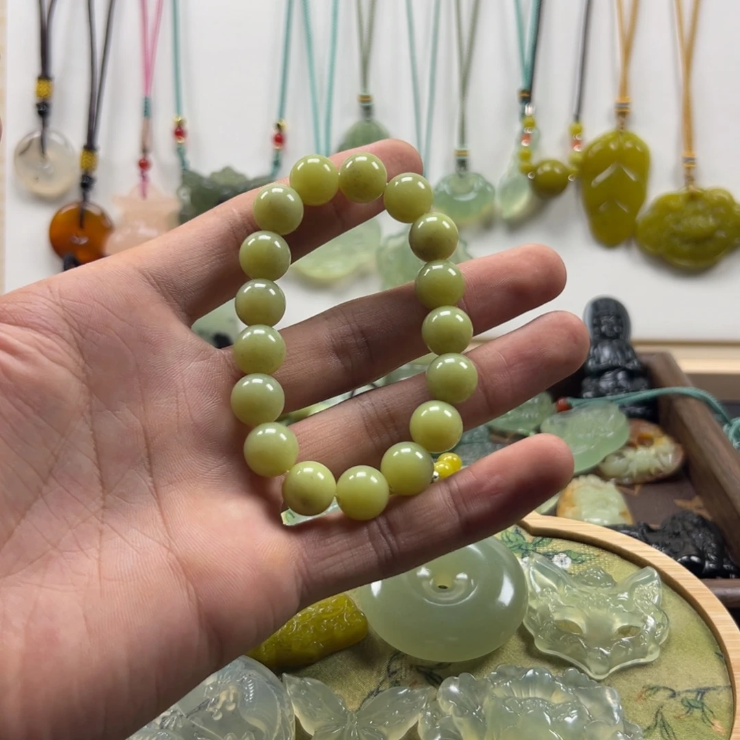 舍***得蛇纹石玉未镶嵌颈饰