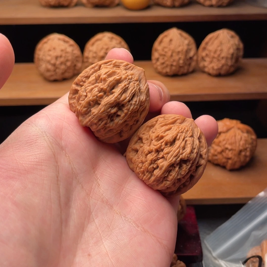 文玩核桃把件37毕业红皮小虎头