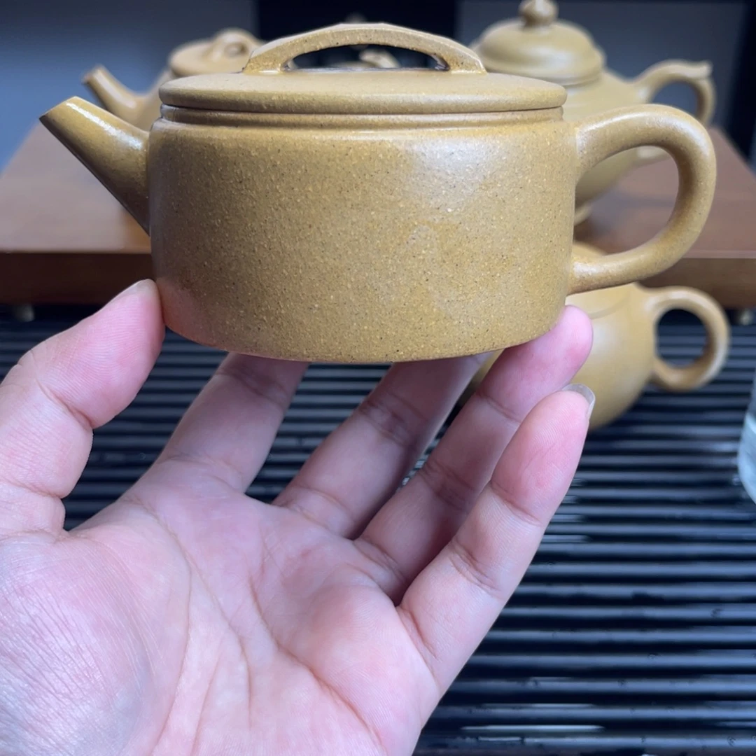 紫砂茶壶178毫升半手黄金段
