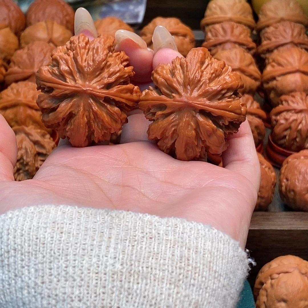 T***y吊坠文玩核桃粗筋王