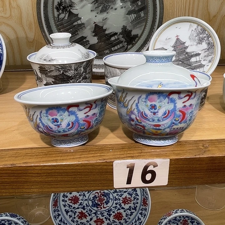 奔***逸斗彩狮子滚绣球盖碗主人杯