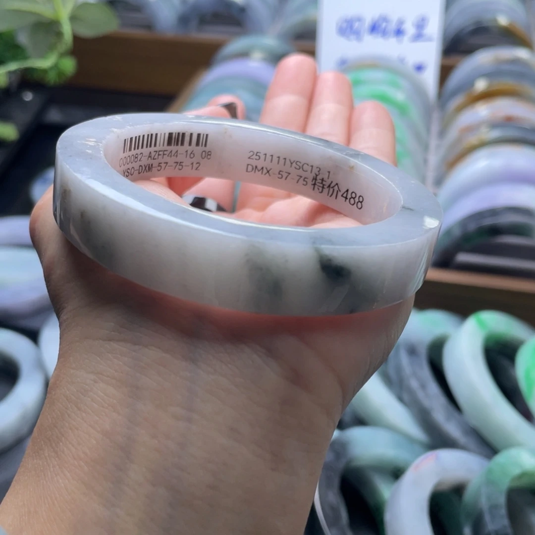 定制翡翠未镶嵌翡翠手镯定制
