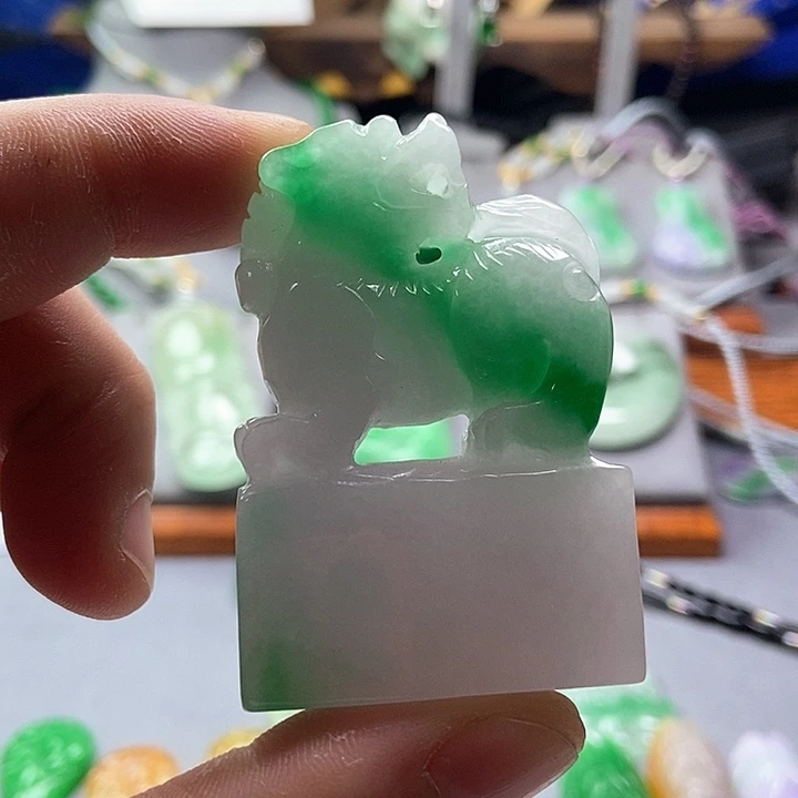 吊坠(赠链)未镶嵌翡翠