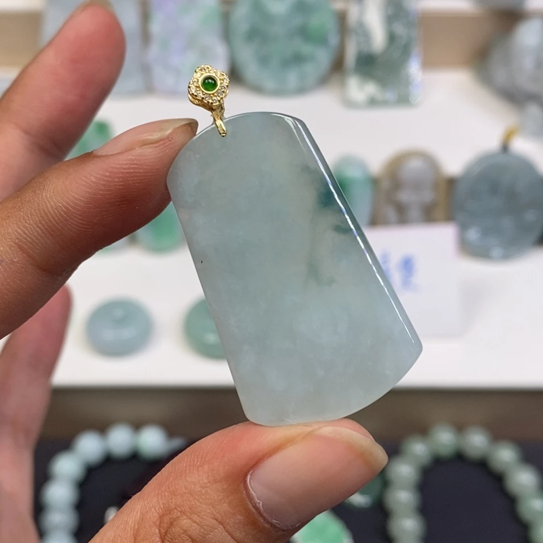 翡翠18K金镶嵌颈饰翡翠