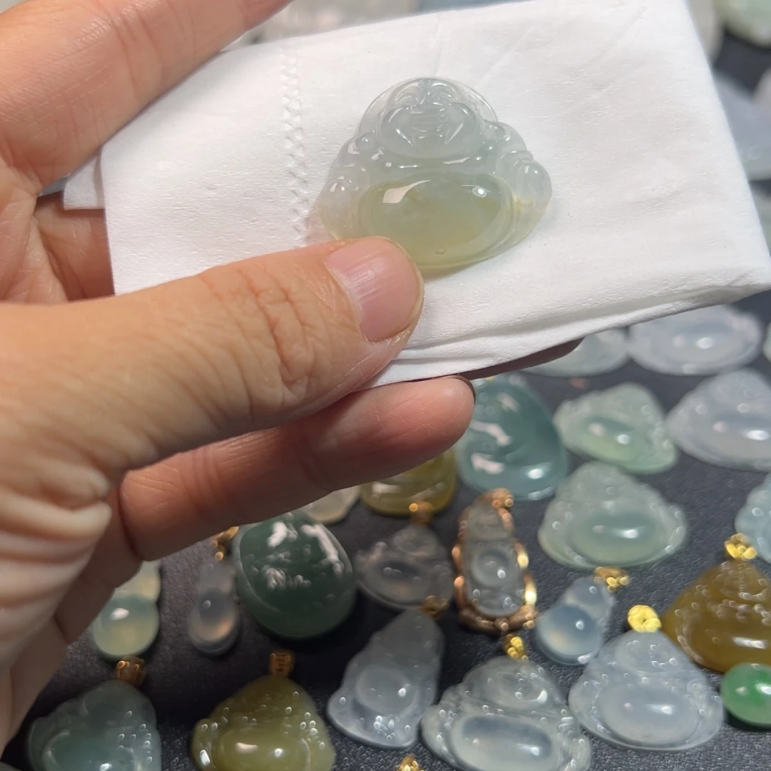 翡翠未镶嵌颈饰佛公