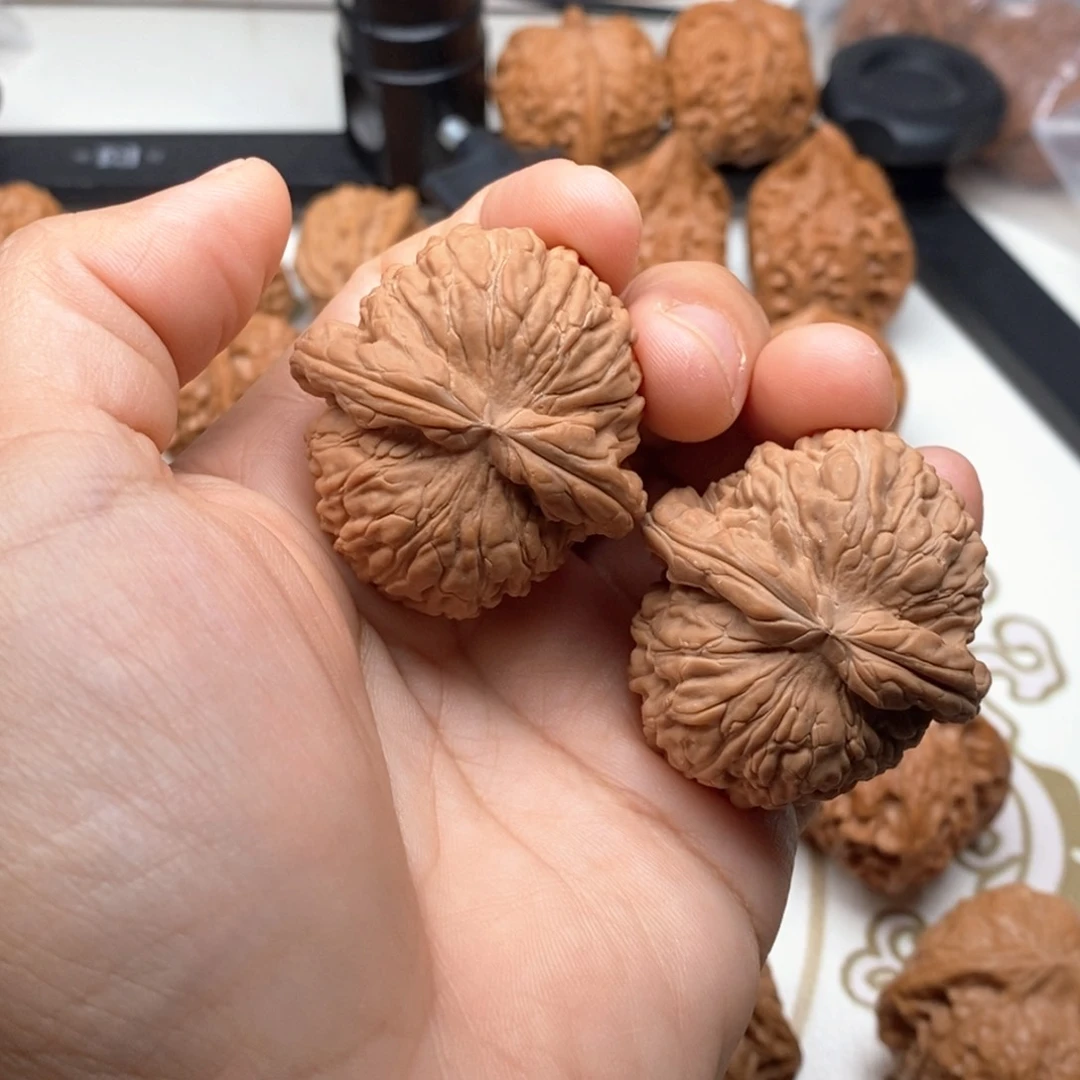 文玩核桃把件闷白