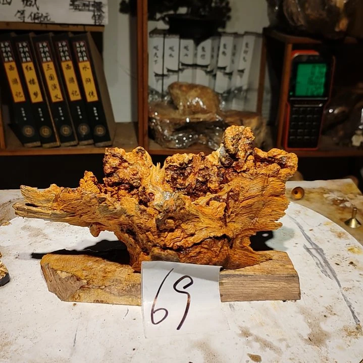 松木老****艺69号北沉香琥珀木天然造型