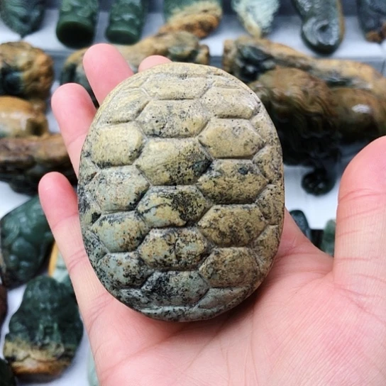 未镶嵌岫岩河磨玉（透闪石质玉）把件