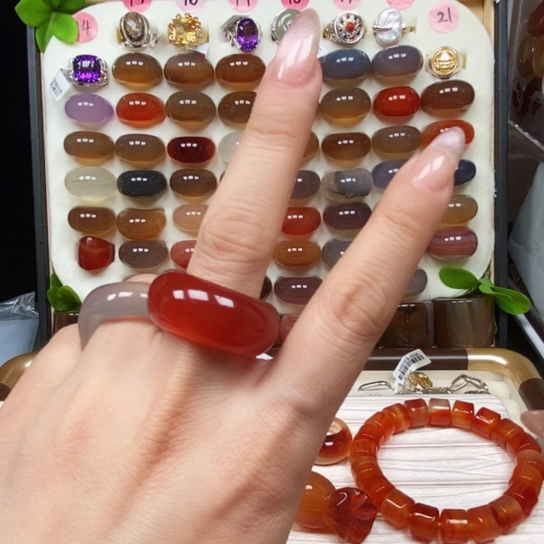 卿***姐玛瑙/玉髓未镶嵌戒指