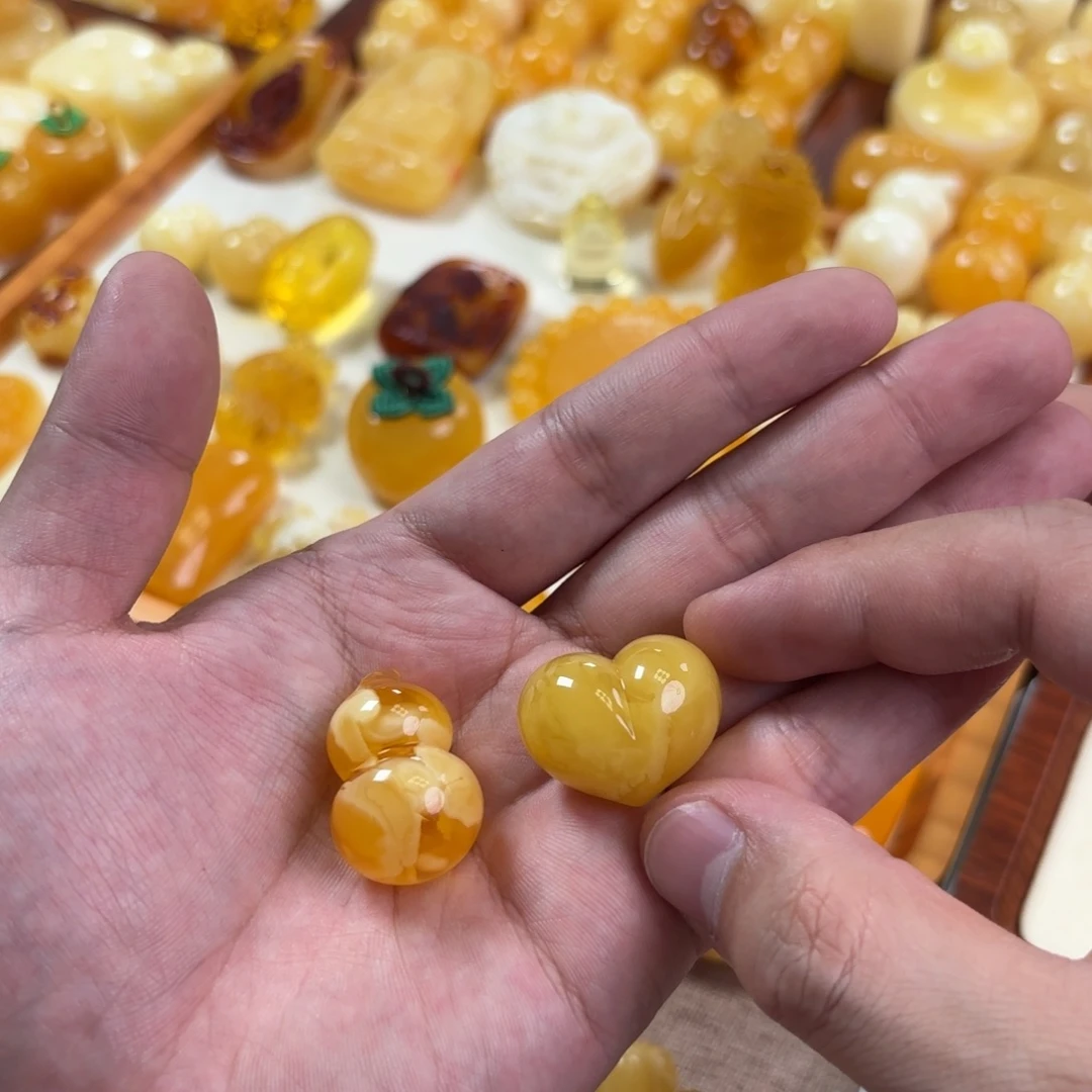 南***乔蜜蜡未镶嵌裸石配饰