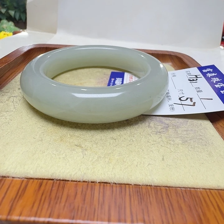 一***喵石英质玉未镶嵌手镯