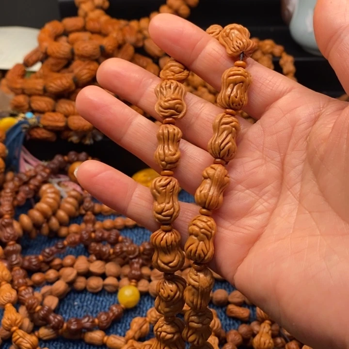 美***.秦岭山脉野生桃核花生脖挂