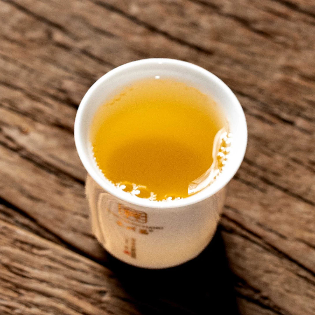 2017臻选挑采选采易武刮风寨茶王树解块分享100g