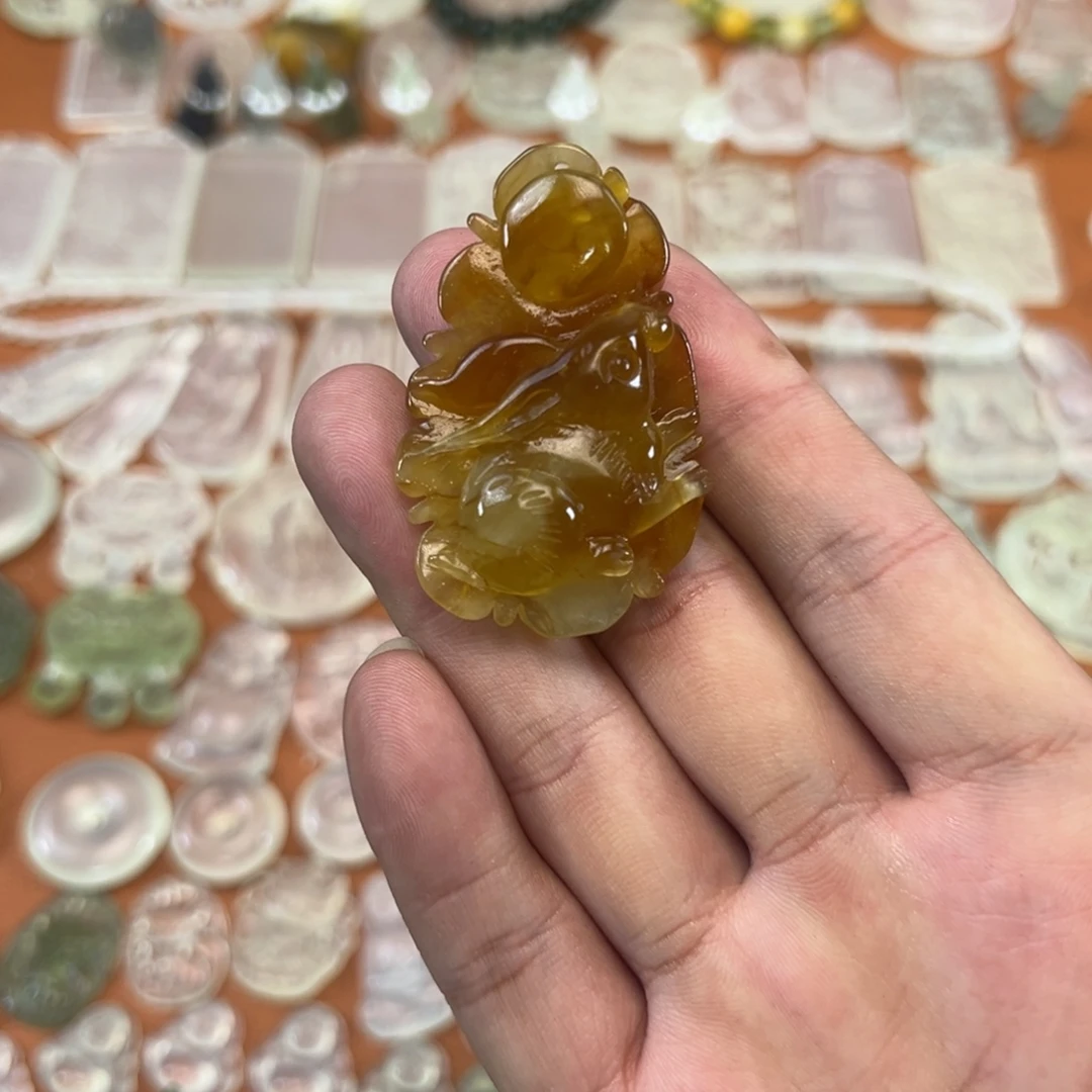 蛇纹石玉未镶嵌颈饰