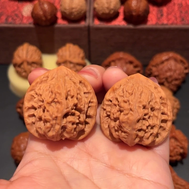 文玩核桃吊坠望月