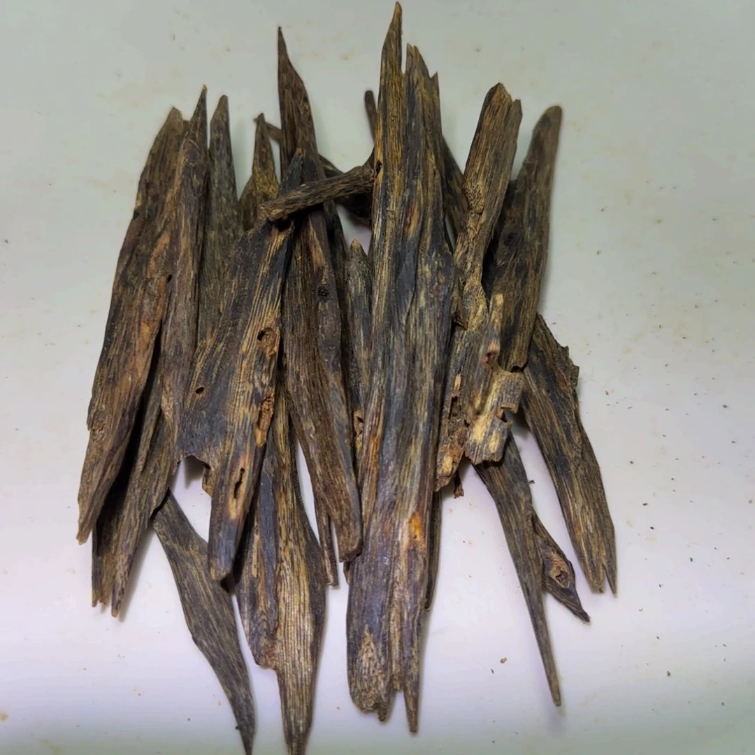 沉香手把件小*沉香奇楠母树紫楠虫漏64克