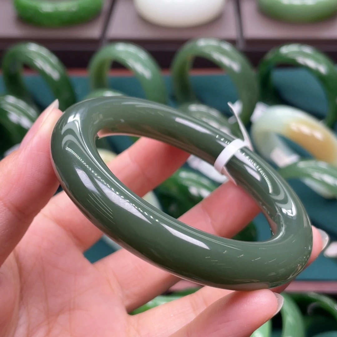 和田玉（碧玉）未镶嵌手镯