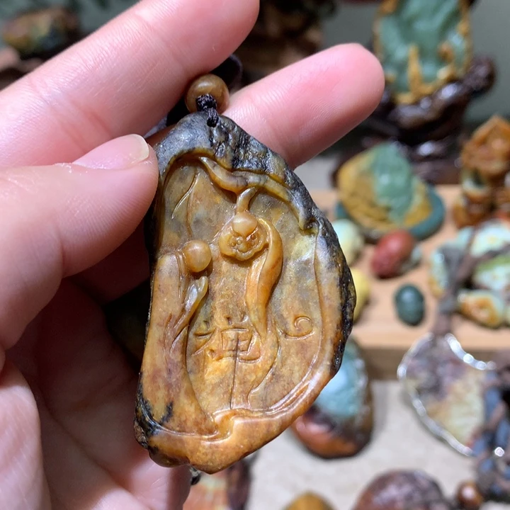 未镶嵌岫岩河磨玉（透闪石质玉）挂件