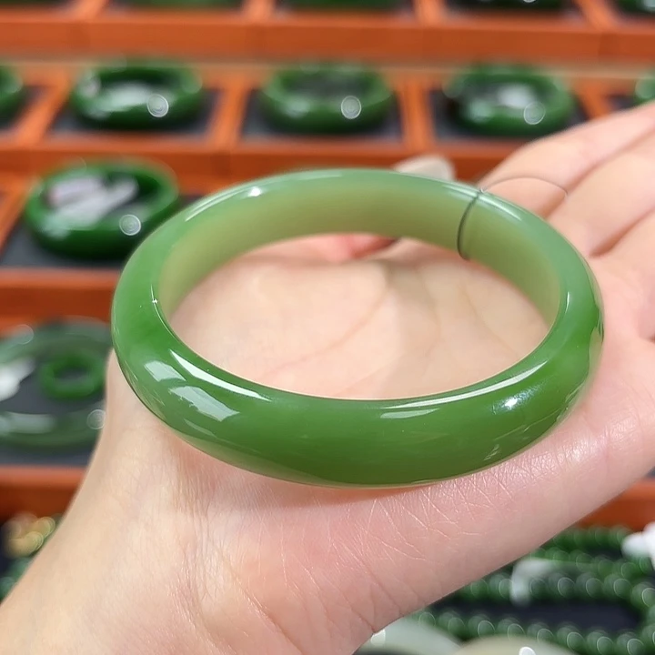 和田玉（碧玉）未镶嵌手镯