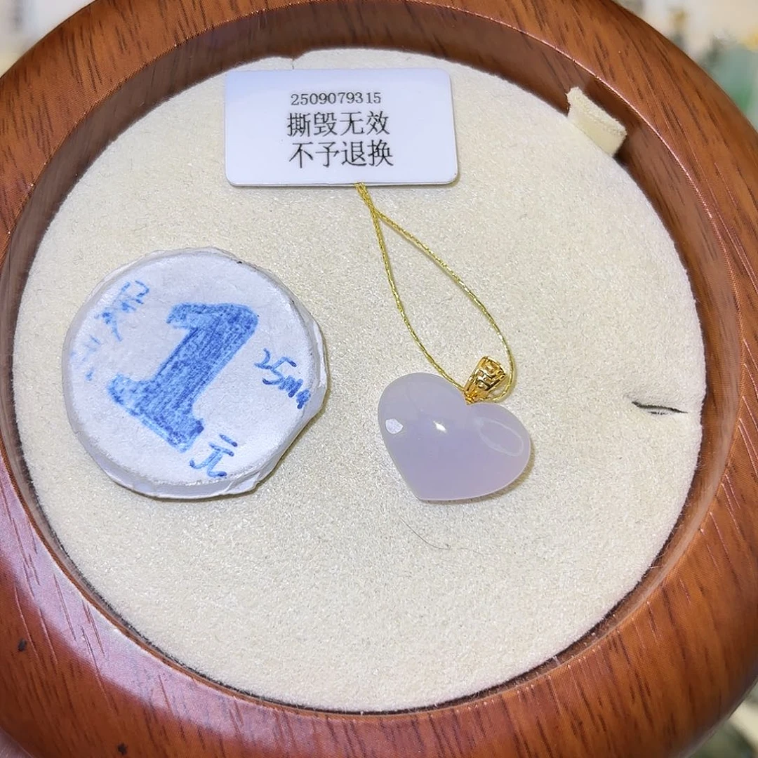 翡翠18K金镶嵌颈饰爱心