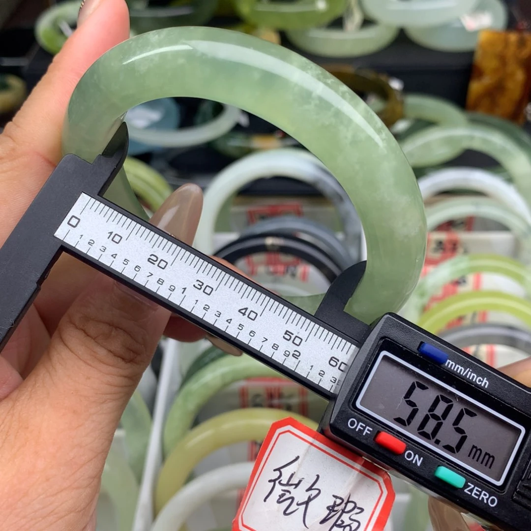 蛇纹石玉未镶嵌手镯822
