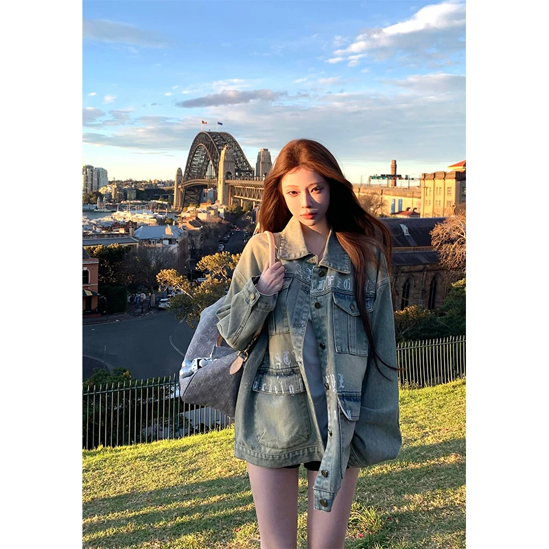 2025秋季新款休闲通勤风工装外套美式宽松做旧字母印花牛仔外套女